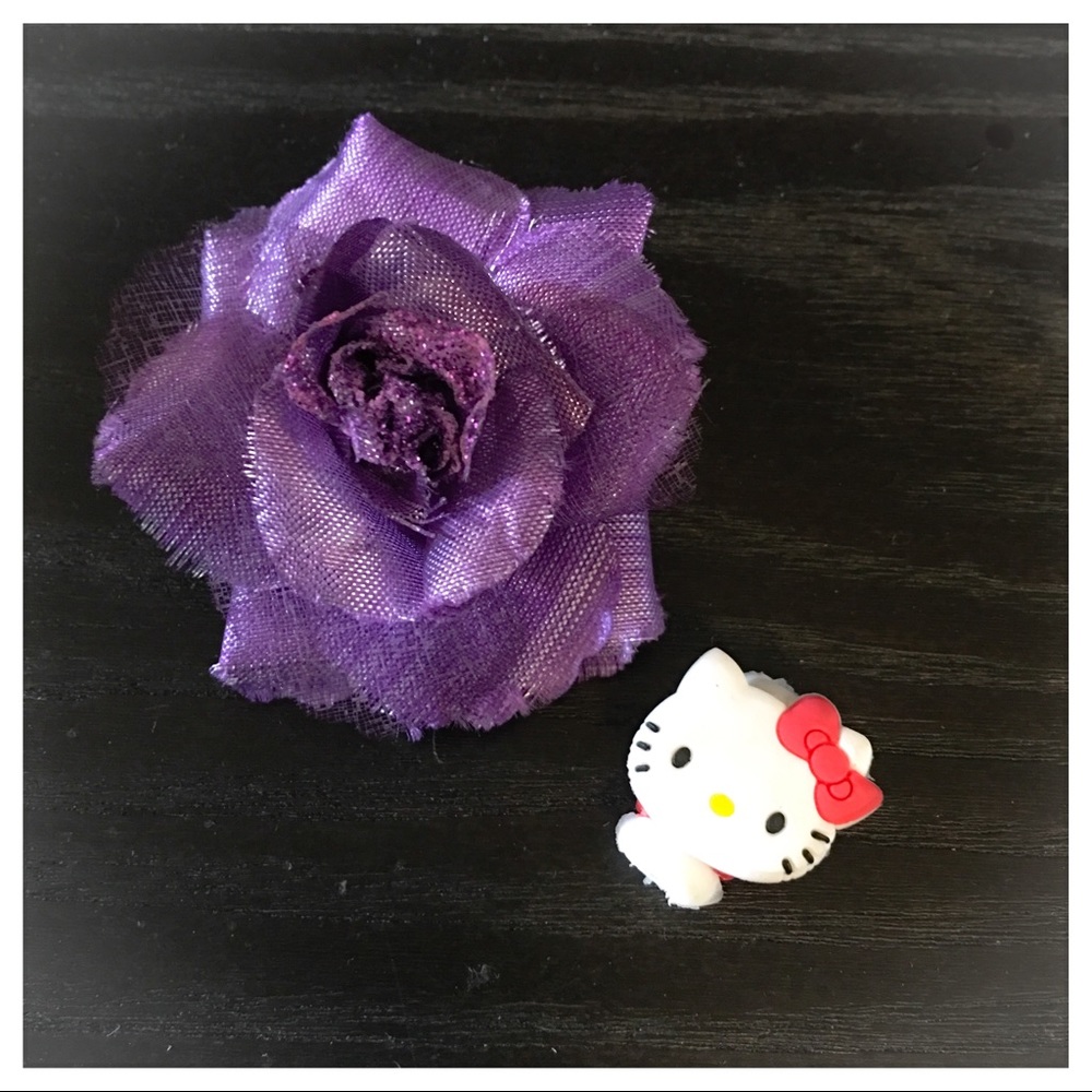 New🍒🍒Hello Kitty & Pink Bow iPhone Cord Saver